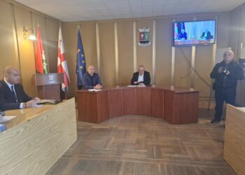 ოზურგეთის საკრებულოს პირველი სხდომა უხუცეს დეპუტატს ნუგზარ ურუშაძეს მიჰყავს