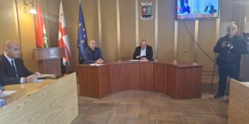 ოზურგეთის საკრებულოს პირველი სხდომა უხუცეს დეპუტატს ნუგზარ ურუშაძეს მიჰყავს