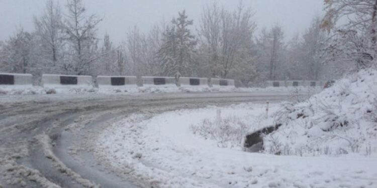 თოვლის და ლიპყინულის გამო მოძრაობა დროებით იზღუდება