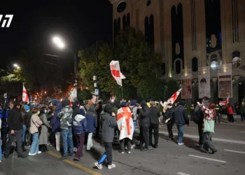 მომიტინგეებმა რუსთაველის გამზირი გადაკეტეს – პოლიცია მოუწოდებს, გაათავისუფლონ გზის სავალი ნაწილი