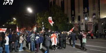 მომიტინგეებმა რუსთაველის გამზირი გადაკეტეს – პოლიცია მოუწოდებს, გაათავისუფლონ გზის სავალი ნაწილი