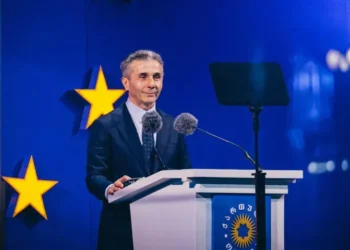 ივანიშვილი – როგორ შეიძლება 80 პროცენტი პარტიას მხარს უჭერდეს და 10 ათასმა კაცმა გადატრიალება მოახდინოს? წარმოუდგენელია! – მაგრად ვდგავართ და ვიჭერთ სიტუაციას!