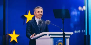 ივანიშვილი – როგორ შეიძლება 80 პროცენტი პარტიას მხარს უჭერდეს და 10 ათასმა კაცმა გადატრიალება მოახდინოს? წარმოუდგენელია! – მაგრად ვდგავართ და ვიჭერთ სიტუაციას!