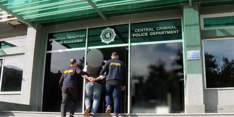 შსს-მ დააკავა კაცი, რომელიც არასრულწლოვანს კლიენტებისთვის სექსუალური მომსახურების გაწევას აიძულებდა