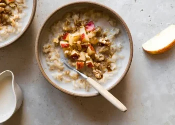 როგორ შეიცვლება ორგანიზმი, თუ ყოველდღე შეჭამთ შვრიის ფაფას? – ხსნის ექიმი-დიეტოლოგი