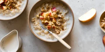 როგორ შეიცვლება ორგანიზმი, თუ ყოველდღე შეჭამთ შვრიის ფაფას? – ხსნის ექიმი-დიეტოლოგი