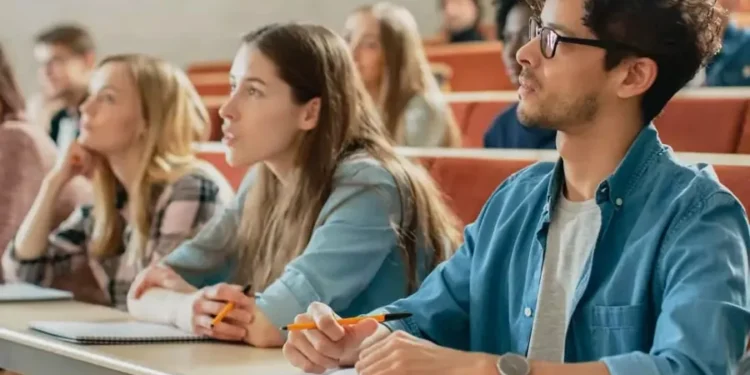 როგორ უნდა მოიპოვონ სტუდენტებმა 300-ლარიანი სტიპენდია – რა კრიტერიუმები აქვს სხვადასხვა უნივერსიტეტს