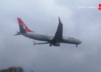 სტამბოლი-ბათუმის თვითმფრინავი ბათუმის აეროპორტში ვერ ჯდება