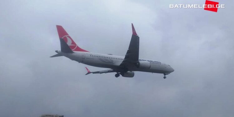 სტამბოლი-ბათუმის თვითმფრინავი ბათუმის აეროპორტში ვერ ჯდება