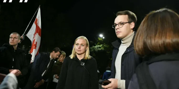 პარლამენტთან აქციაზე ეუთო-ს მოქმედი თავმჯდომარე, ფინეთის საგარეო საქმეთა მინისტრი მივიდა