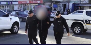 ვიდეო – გურიაში განსაკუთრებით დიდი ოდენობით ნარკოტიკული საშუალების უკანონო შეძენა-შენახვისა და რეალიზაციის ხელშეწყობის ბრალდებით, წარსულში ნასამართლევი პირი დააკავეს.