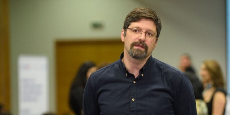 გუშინ გამოცდების და შეფასების ცენტრიდან რამდენიმე ათეული პროფესიონალი გაათავისუფლეს – სიმონ ჯანაშია