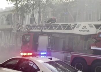 ვიდეო – თბილისში საცხოვრებელ სახლს ცეცხლი გაუჩნდა