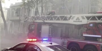 ვიდეო – თბილისში საცხოვრებელ სახლს ცეცხლი გაუჩნდა