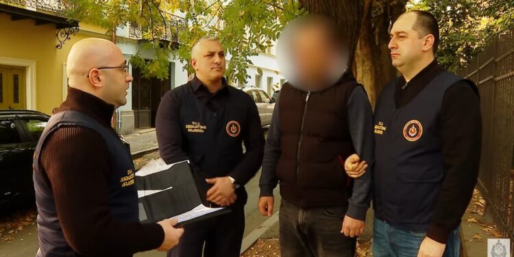 დააკავეს პატრულის თანამშრომელი, რომელიც გზის აკრძალულ მონაკვეთებზე, კანონმდებლობის დარღვევით, პრაქტიკული მართვის სწავლებებს ახორციელებდა (+ვიდეო)