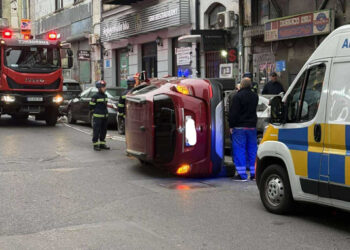 თბილისში ავტომობილი ამოყირავდა – მობილიზებულია სასწრაფო და სამაშველო სამსახური