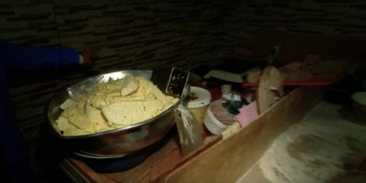 ანტისანიტარია, ბუზები, სახიფათო ყველი და ვადაგასული პროდუქტი – რა დარღვევები აღმოაჩინა საცხობებში სეს-მა