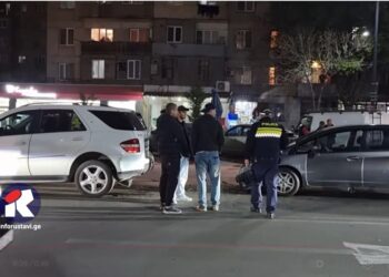 ვიდეო – ერთმანეთს ორი ავტომობილი შეეჯახა – ავარია რუსთავში
