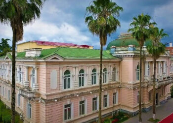 ბათუმის საკრებულოში 10 დღის წინ არჩეულმა კომისიის ხელმძღვანელებმა თანამდებობები დატოვეს