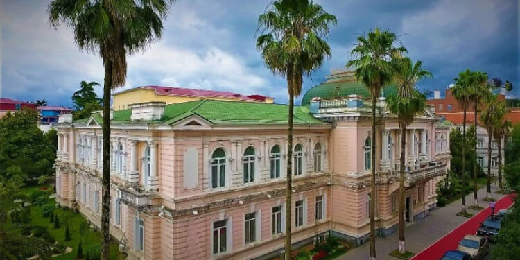 ბათუმის საკრებულოში 10 დღის წინ არჩეულმა კომისიის ხელმძღვანელებმა თანამდებობები დატოვეს