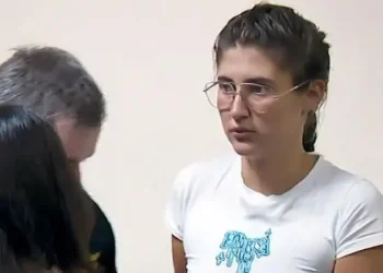 საქართველოში ნარკოტიკების შემოტანის საქმეზე დაპატიმრებული ბრიტანეთის მოქალაქე, 19 წლის მეი კალი თავისუფალია