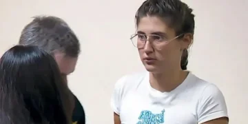 საქართველოში ნარკოტიკების შემოტანის საქმეზე დაპატიმრებული ბრიტანეთის მოქალაქე, 19 წლის მეი კალი თავისუფალია