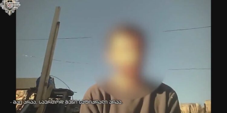 ბახმაროში თანხის სანაცვლოდ სახელმწიფოს საკუთრებაში არსებული მიწის ნაკვეთის გადაცემისა და ნებართვის გარეშე მშენებლობის დაპირებისთვის ერთი პირი დააკავეს – კიდევ ერთი ადამიანი დაანაშულის შეიტყობინებლობისთვისაა დაკავებული