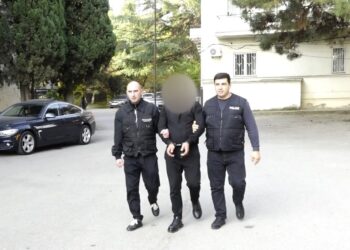 დააკავეს კაცი, რომელმაც მეუღლეს ფიზიკური შეურაცხყოფა მიაყენა და პირადი ცხოვრების ამსახველი კადრების გავრცელებით დაემუქრა