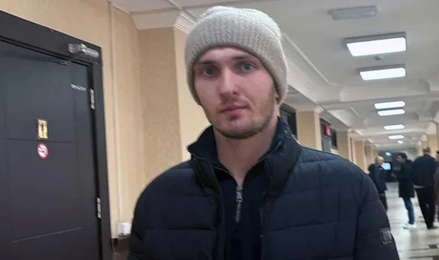 სამოქალაქო აქტივისტმა ისაკო დევიძემ პარლამენტთან შიმშილობა დაიწყო