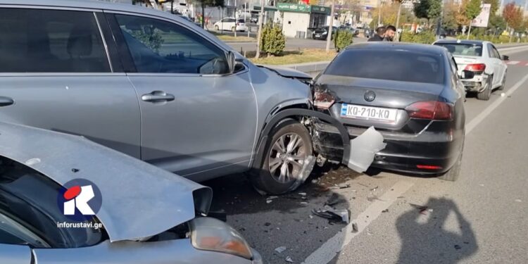 ვიდეო – ერთამენთს 4 ავტომობილი შეეჯახა – ავარია რუსთავში