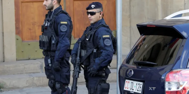 იტალიაში ქართველები პარფიუმერიის და ალკოჰოლური სასმელების ქურდობისთვის დააკავეს