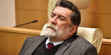 მსახიობების პროტესტის შემდეგ ნუკრი ქანთარიამ ბათუმის თეატრის დირექტორის თანამდებობა დატოვა