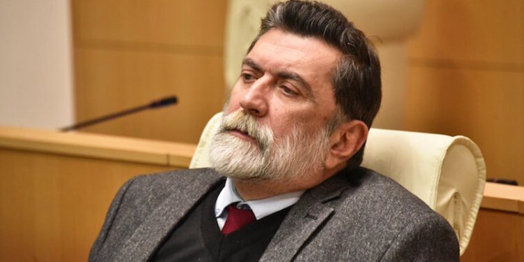 მსახიობების პროტესტის შემდეგ ნუკრი ქანთარიამ ბათუმის თეატრის დირექტორის თანამდებობა დატოვა