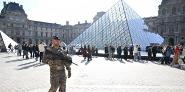 ლუვრის ძარცვის საქმეზე კიდევ ორი ეჭვმიტანილი დააკავეს