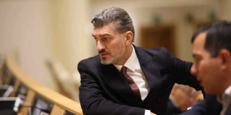 პრეზიდენტის ადმინისტრაცია 12 ახალ ავტომობილს ყიდულობს