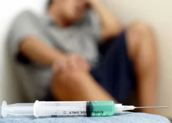 როგორ უნდა მიხვდეთ, თუ მოზარდი ჩუმად მოიხმარს აკრძალულ ნივთიერებას