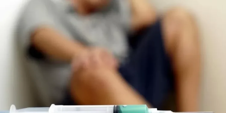 როგორ უნდა მიხვდეთ, თუ მოზარდი ჩუმად მოიხმარს აკრძალულ ნივთიერებას