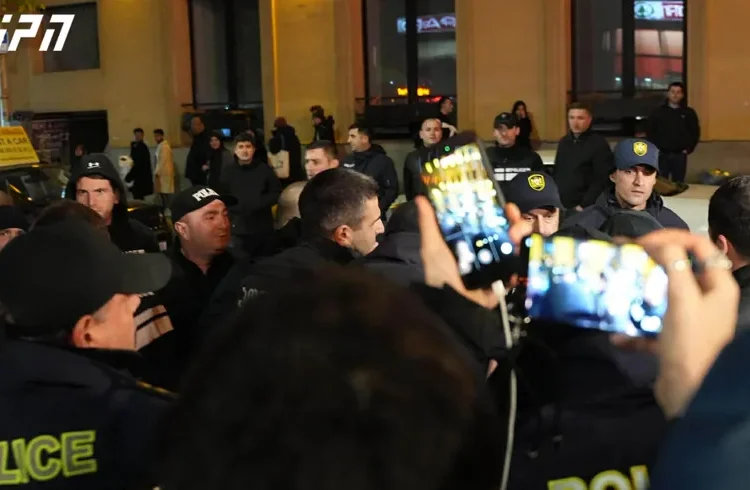 პოლიციამ საპროტესტო მარშის რამდენიმე მონაწილე დააკავეს