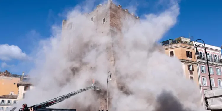 ვიდეო – რომში კოლიზეუმის მიმდებარედ შუა საუკუნეების ისტორიული კოშკი ჩამოინგრა, არიან დაშავებულები