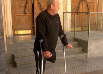 პარლამენტთან მოშიმშილე თამაზ მაჭავარიანი შეუძლოდ გახდა და კლინიკაში გადაიყვანეს