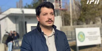 დღეს ასამართლებენ ადამიანებს, რომლებიც შიშველი ხელებით, საქართველოს დროშით ხელში იცავდნენ სამშობლოს ღირსებას – ასამართლებენ ქართველებს, რომლებმაც რუსულ იმპერიალიზმს უთხრეს „არა“ – ადვოკატი