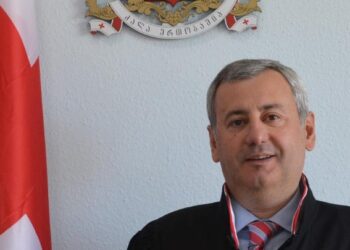 მოსამართლე ვლადიმერ ხუჭუამ მისი განსახილველი საქმეების წარმოება კვლავ შეაჩერა და საკონსტიტუციო სასამართლოს მიმართა