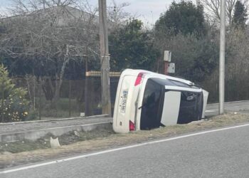 სამეგრელოში მაგისტრალზე მანქანა ამოტრიალდა – დაშავებულის მდგომარეობა მძიმეა