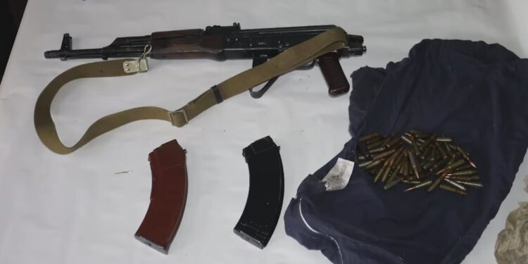 ვიდეო – პოლიციამ თბილისსა და რეგიონებში უკანონო ცეცხლსასროლი იარაღები ამოიღო – დაკავებულია 6 პირი