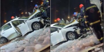 ვიდეო – ავტომობილი ხეს დაეჯახა და ცეცხლი გაუჩნდა