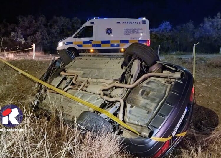 ვიდეო – თბილისი-რუსთავის მაგისტრალზე ავტომობილი ამოყირავდა