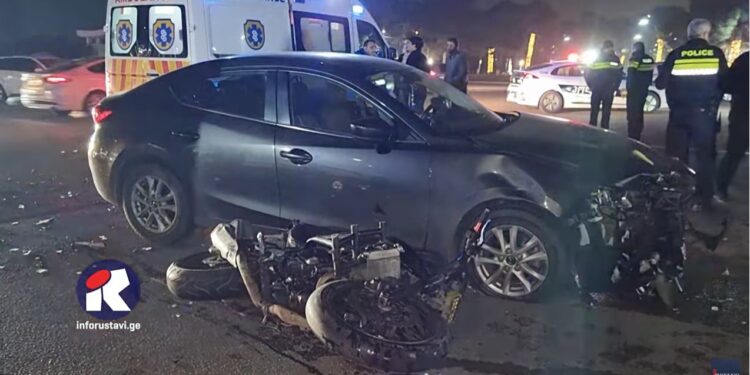ვიდეო – ერთმანეთს ავტომობილი და მოტოციკლი შეეჯახა – ავარია რუსთავში