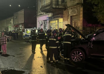 შეჯახების შედეგად ორი ავტომობილი ამობრუნდა – ავარია ქუთაისში