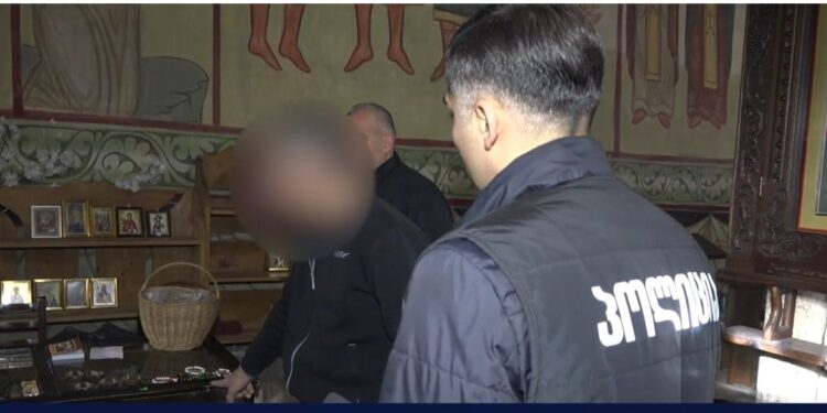 ვიდეო – დააკავეს კაცი, რომელმაც ერთ-ერთი მონასტრის შესაწირ ყუთში არსებული თანხა და საეკლესიო ნივთები მოიპარა