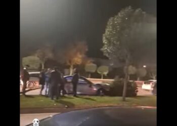 ვიდეო – ავტომობილი გზისგამყოფ გაზონზე ავარდა – ავტოსაგზაო შემთხვევა თბილისში